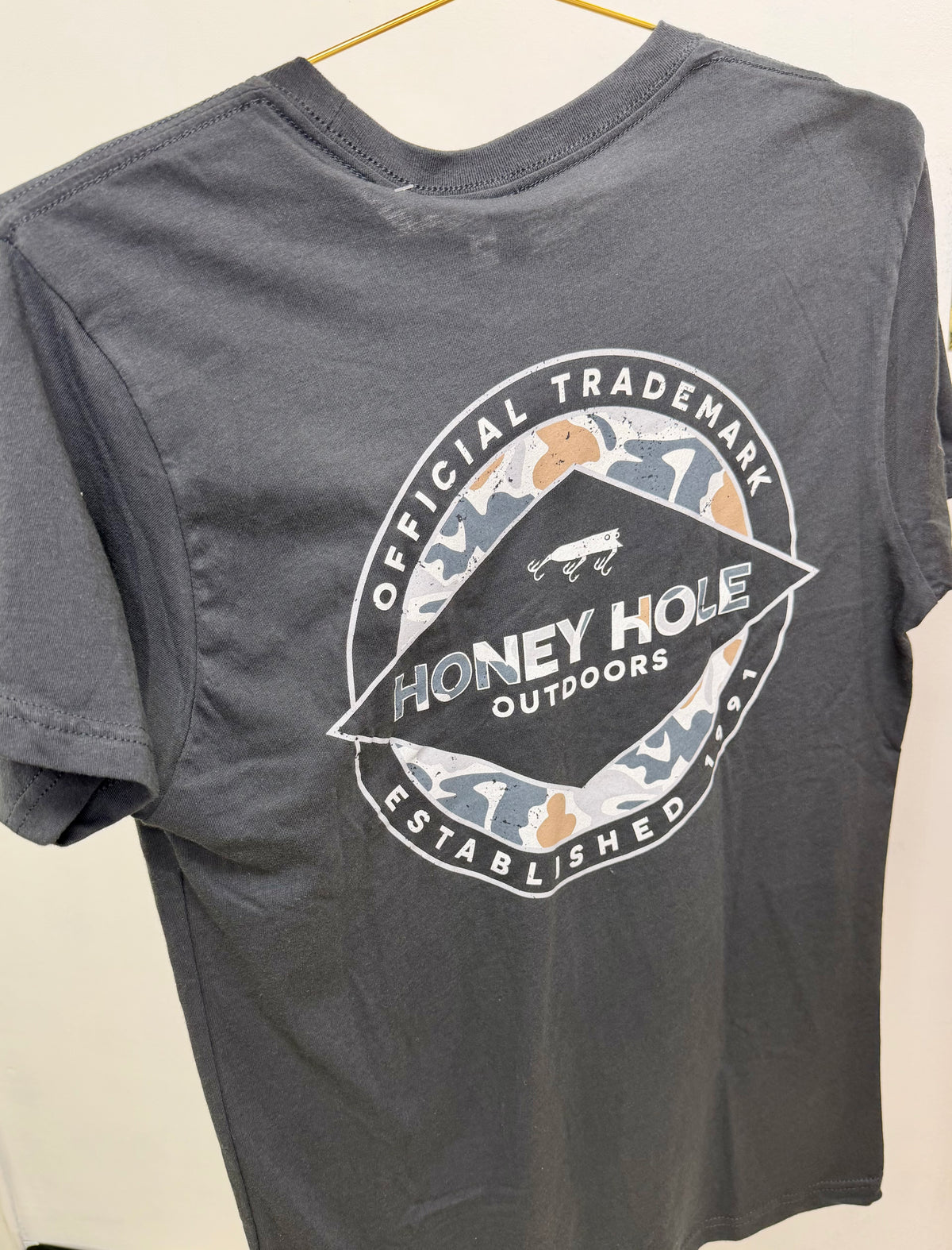 Mens: Honey Hole Est.